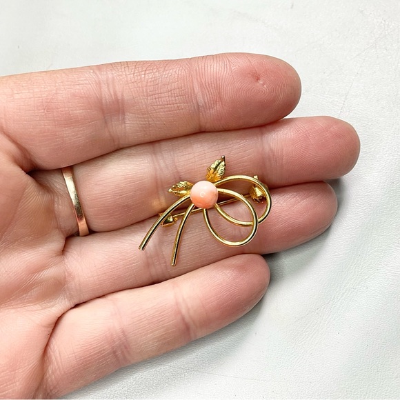 Vintage Angelskin Coral Brooch Pin - Picture 5 of 5